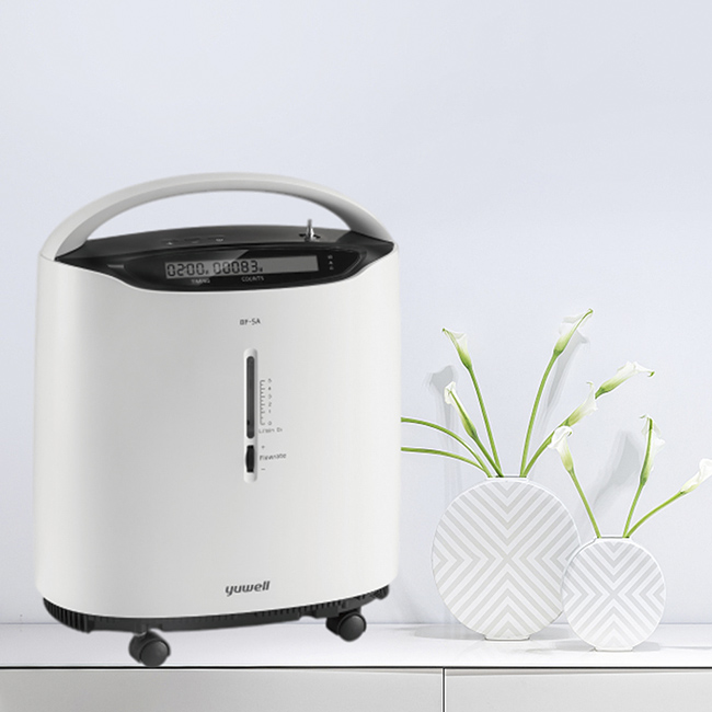 THÔNG SỐ KỸ THUẬT MÁY TẠO OXY YUWELL 5 LÍT 8F-5AW Nguồn điện AC 220V , 50Hz Công suất tiêu thụ 625VA (500W) Lượng OXY cung cấp 1 ~ 5 Lít/phút Nồng độ oxy 90% ± 3% Độ tập trung oxy tinh khiết ≥ 90% Kích thước 39×24,5×50cm Trọng lượng 15,5kg Đạt các chứng nhận ISO 13485, JQA, FDA Chức năng của máy Tạo oxy lưu lượng tối đa 5 lít/phút Xông khí dung (xông thuốc).